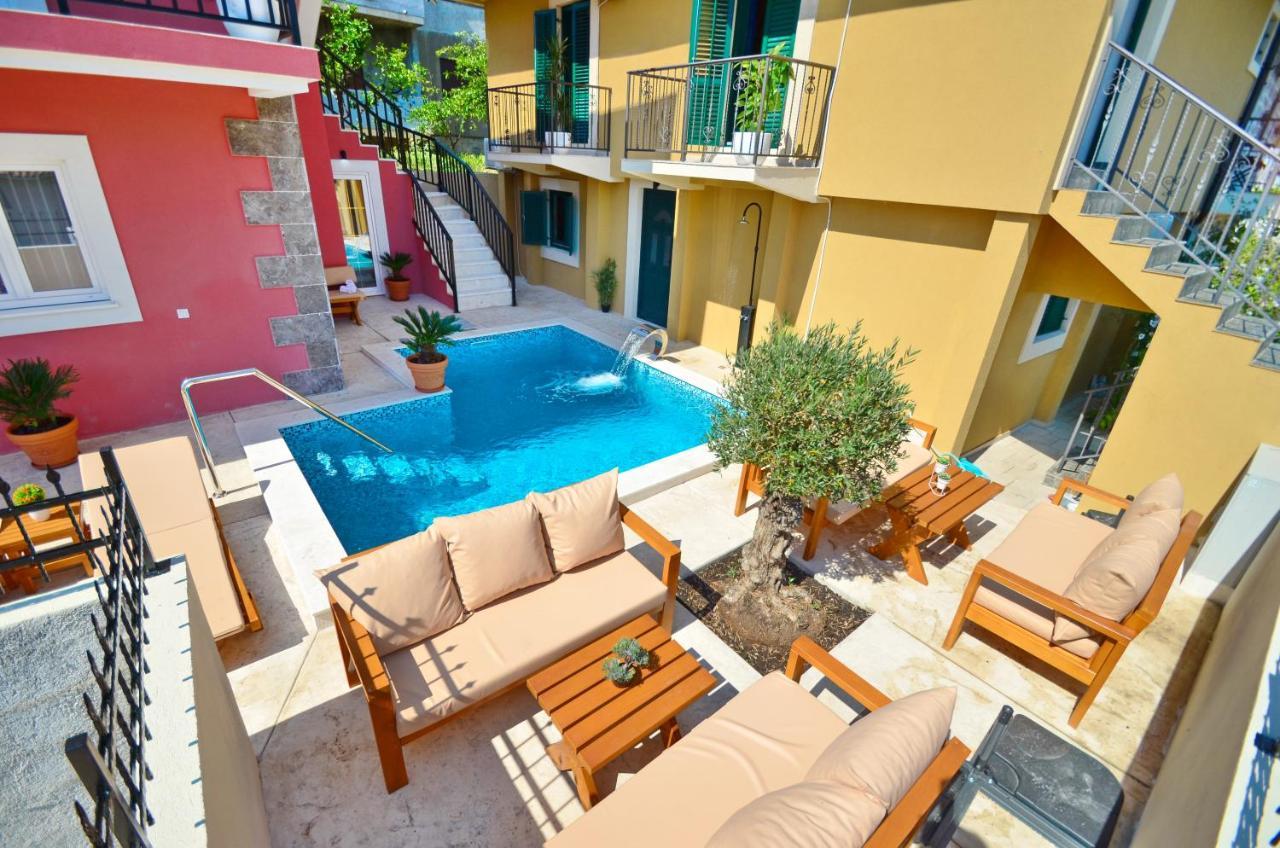 Apartments Lux S Tivat Exteriör bild
