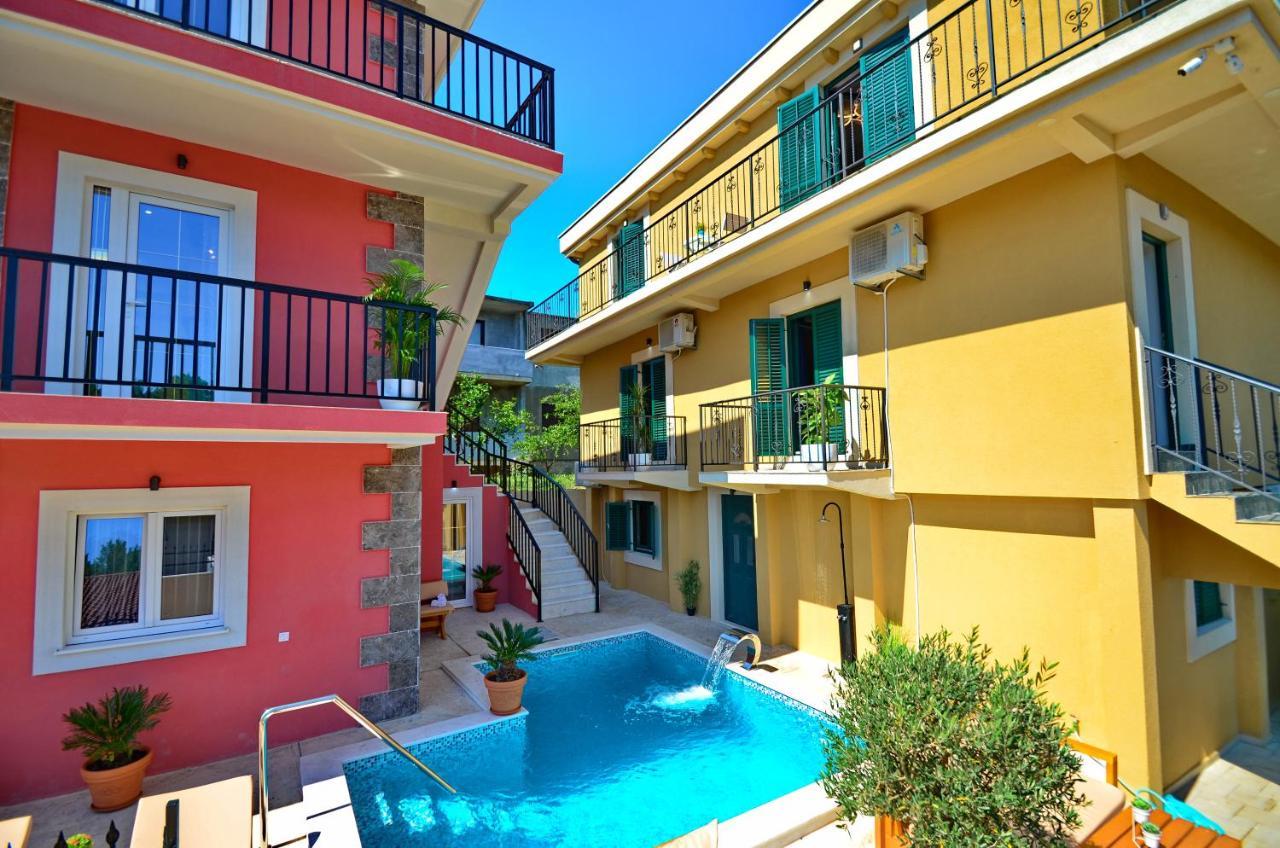 Apartments Lux S Tivat Exteriör bild