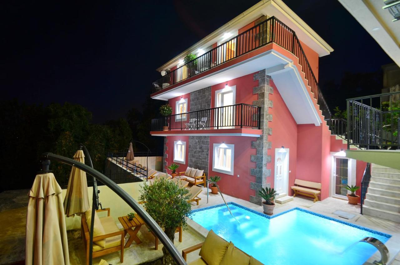Apartments Lux S Tivat Exteriör bild