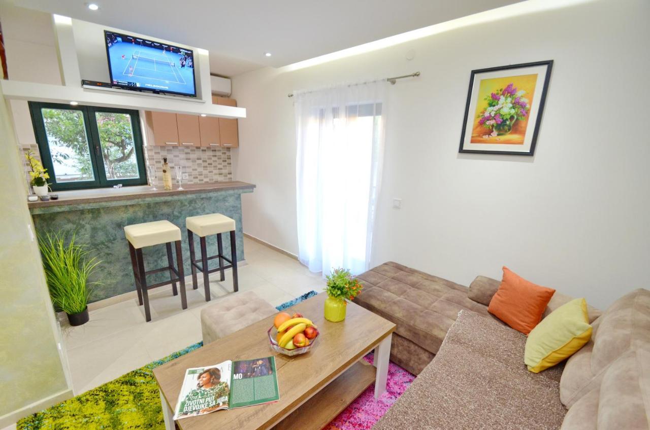 Apartments Lux S Tivat Exteriör bild