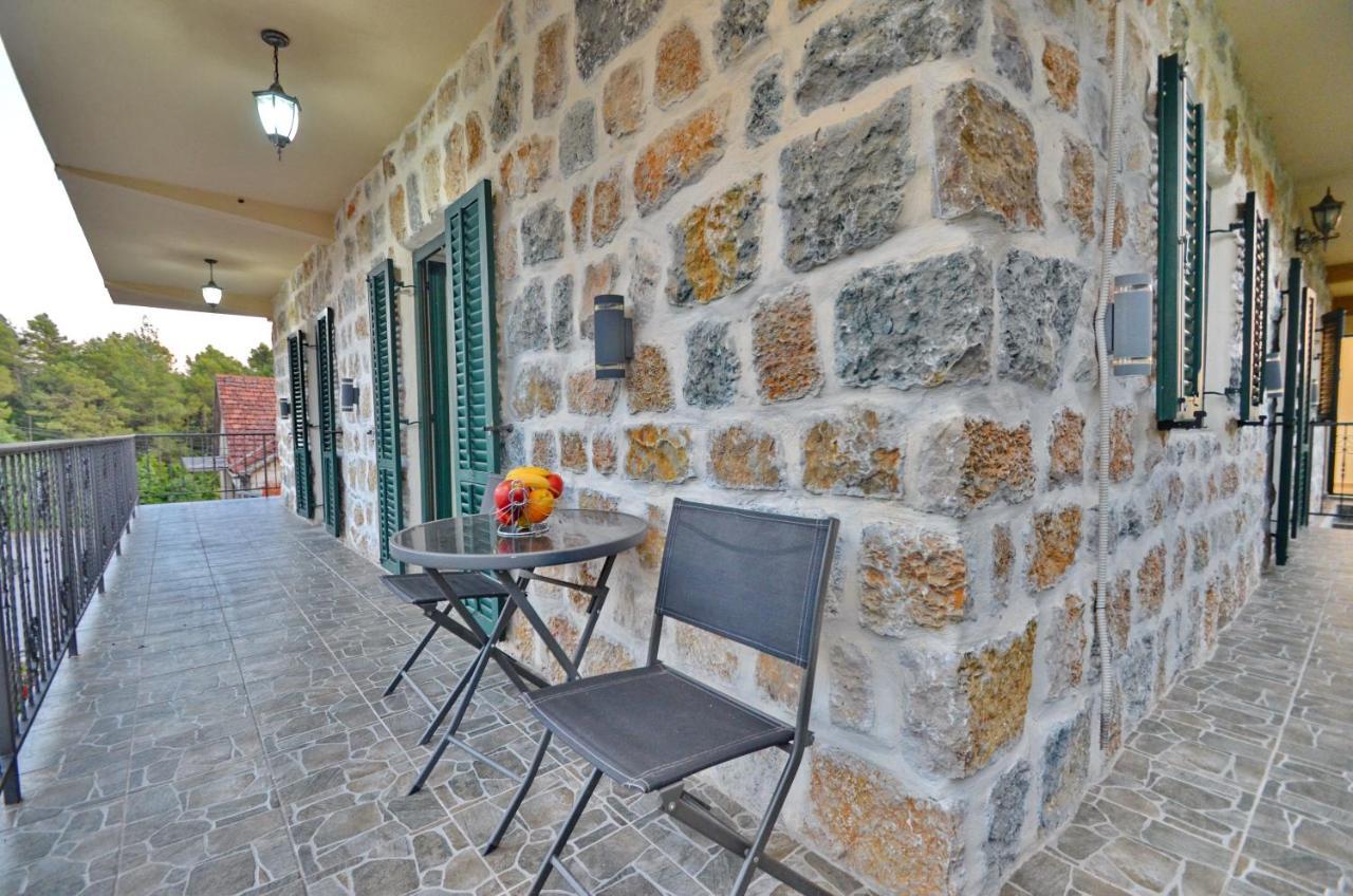 Apartments Lux S Tivat Exteriör bild