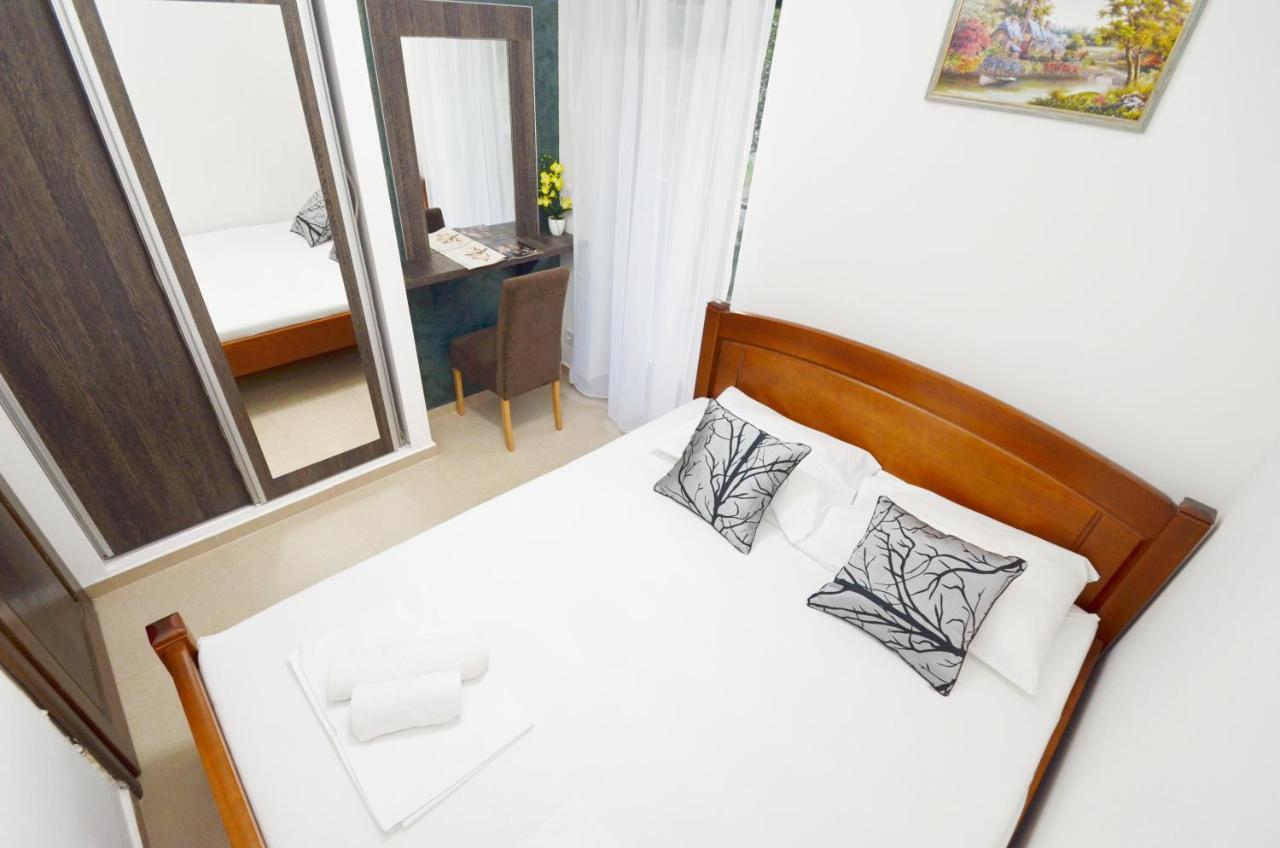 Apartments Lux S Tivat Exteriör bild