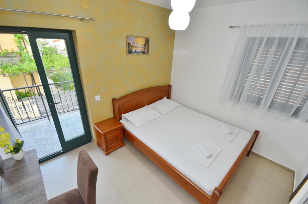 Apartments Lux S Tivat Exteriör bild
