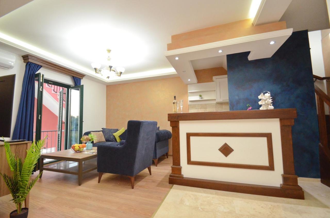 Apartments Lux S Tivat Exteriör bild