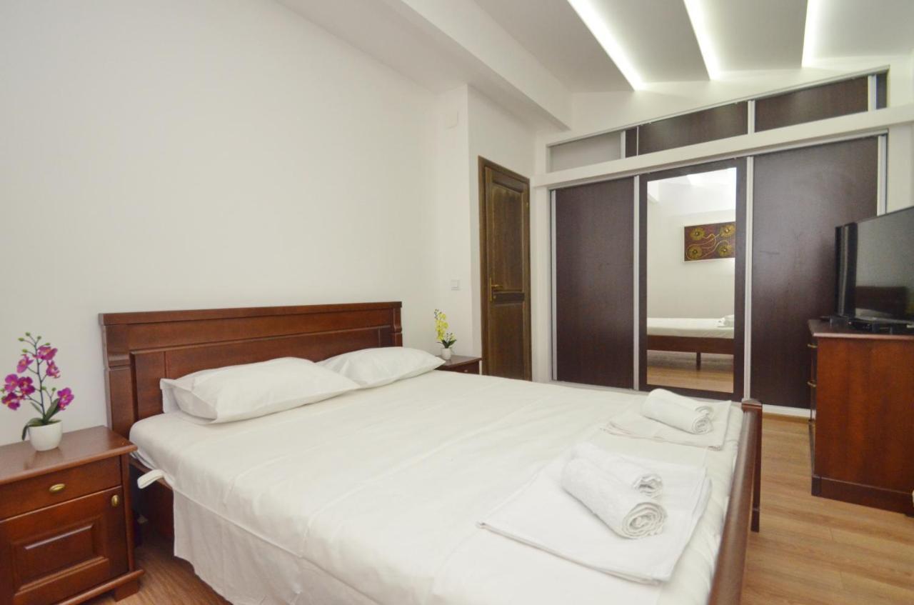 Apartments Lux S Tivat Exteriör bild