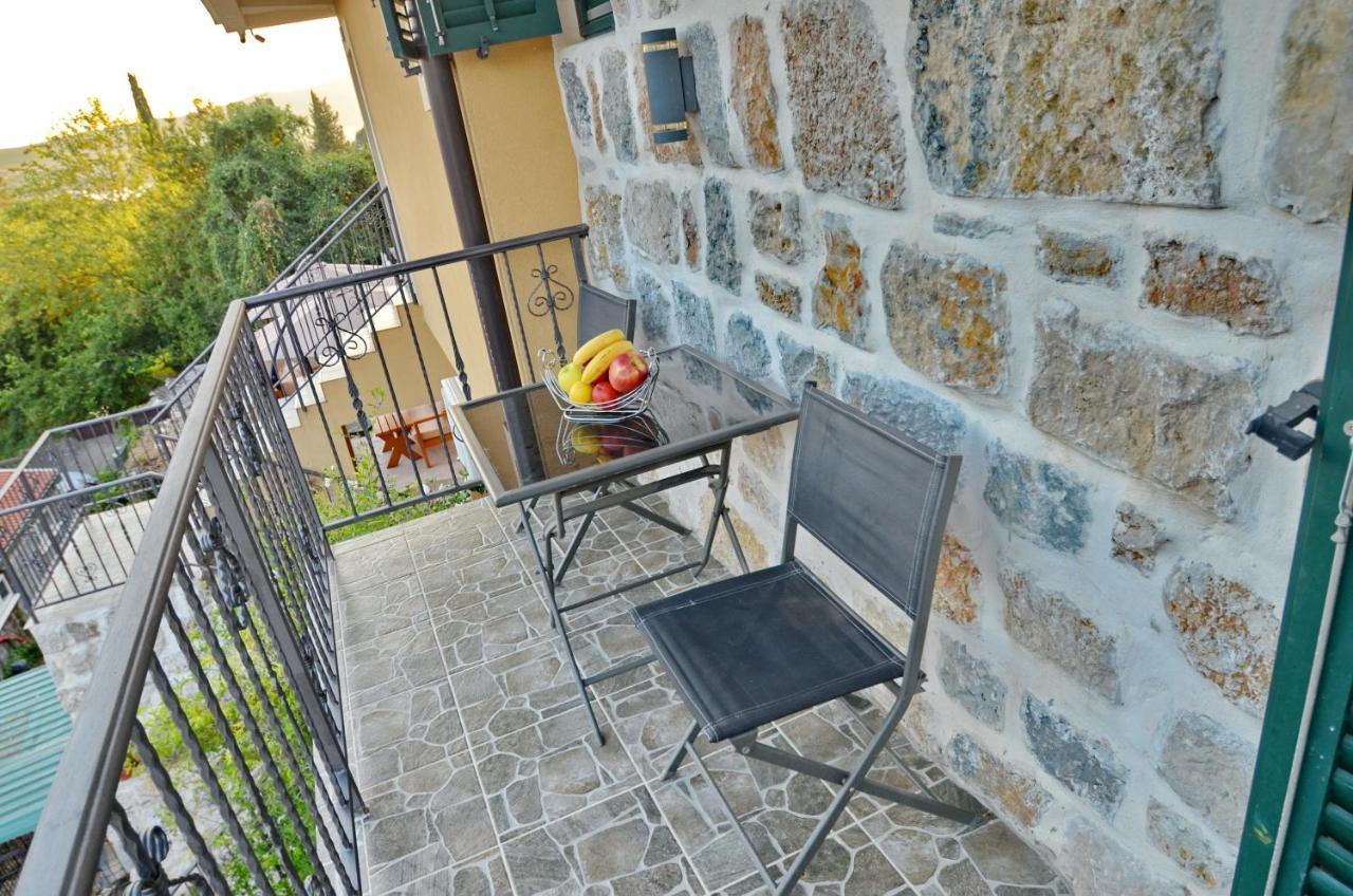 Apartments Lux S Tivat Exteriör bild