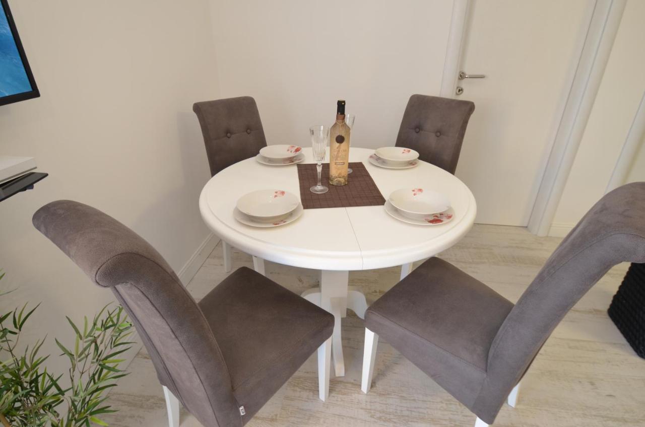 Apartments Lux S Tivat Exteriör bild