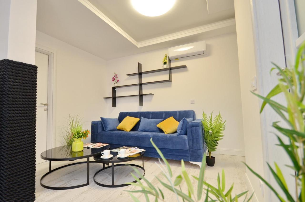 Apartments Lux S Tivat Exteriör bild