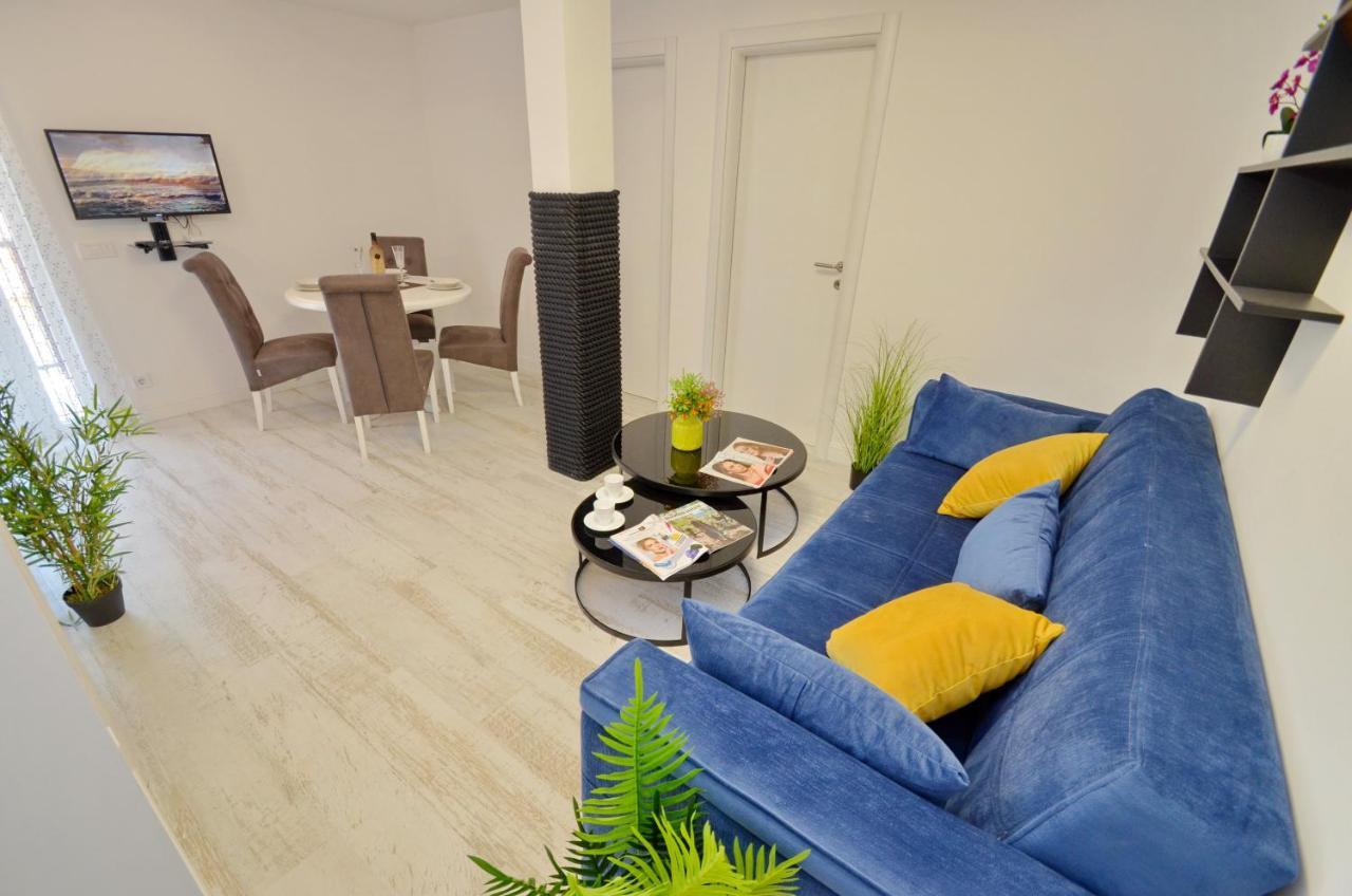 Apartments Lux S Tivat Exteriör bild