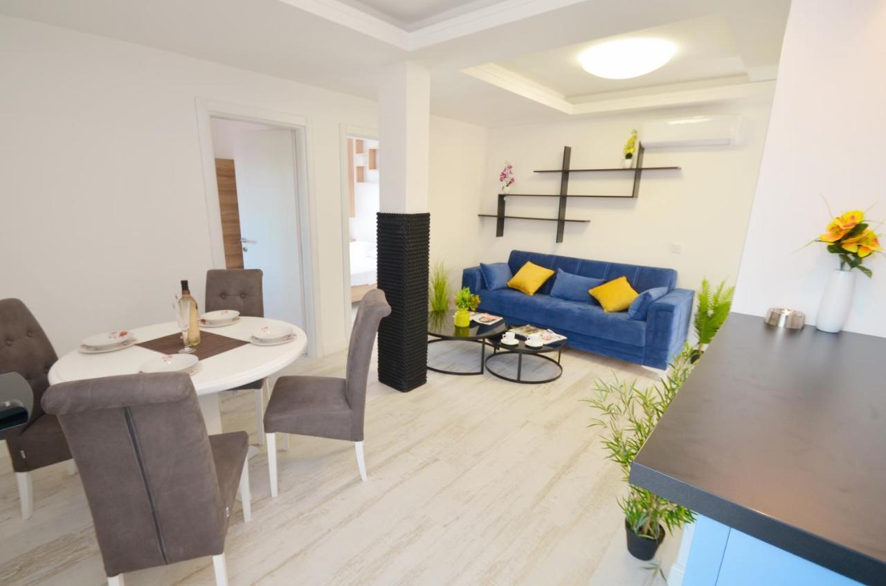 Apartments Lux S Tivat Exteriör bild