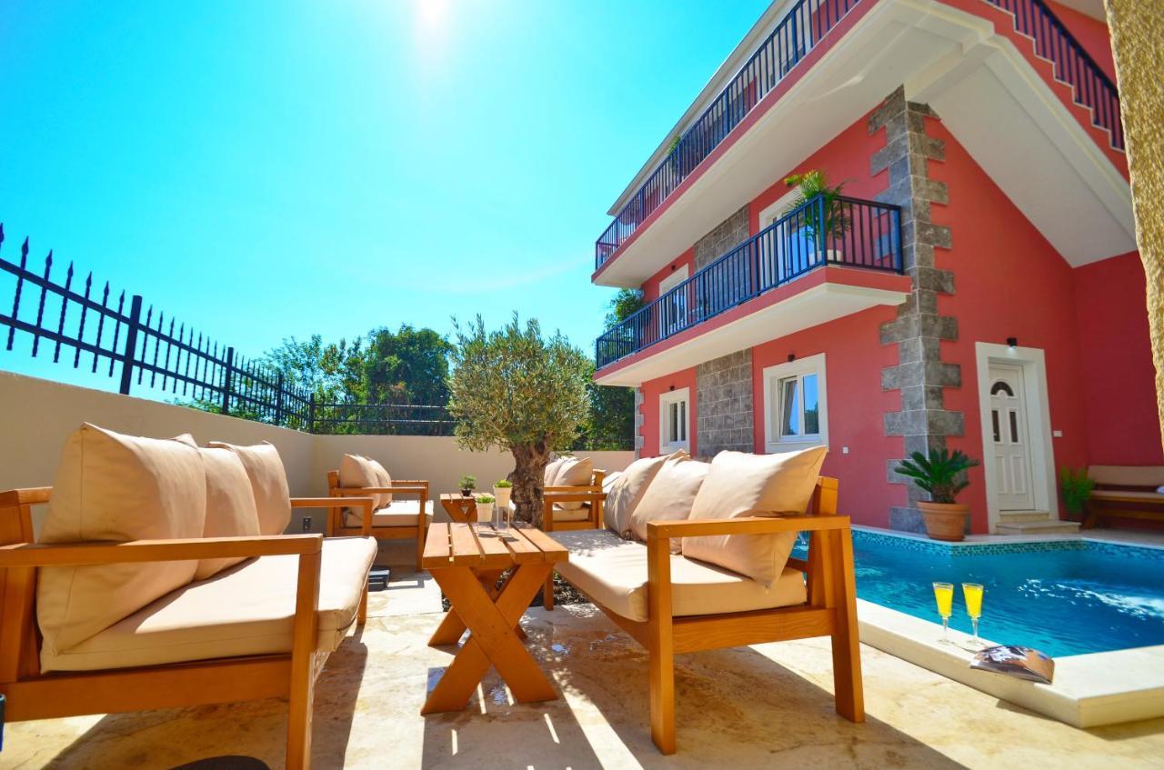 Apartments Lux S Tivat Exteriör bild